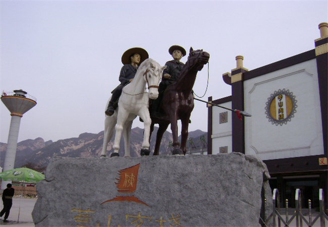 新疆专业假山假树价格